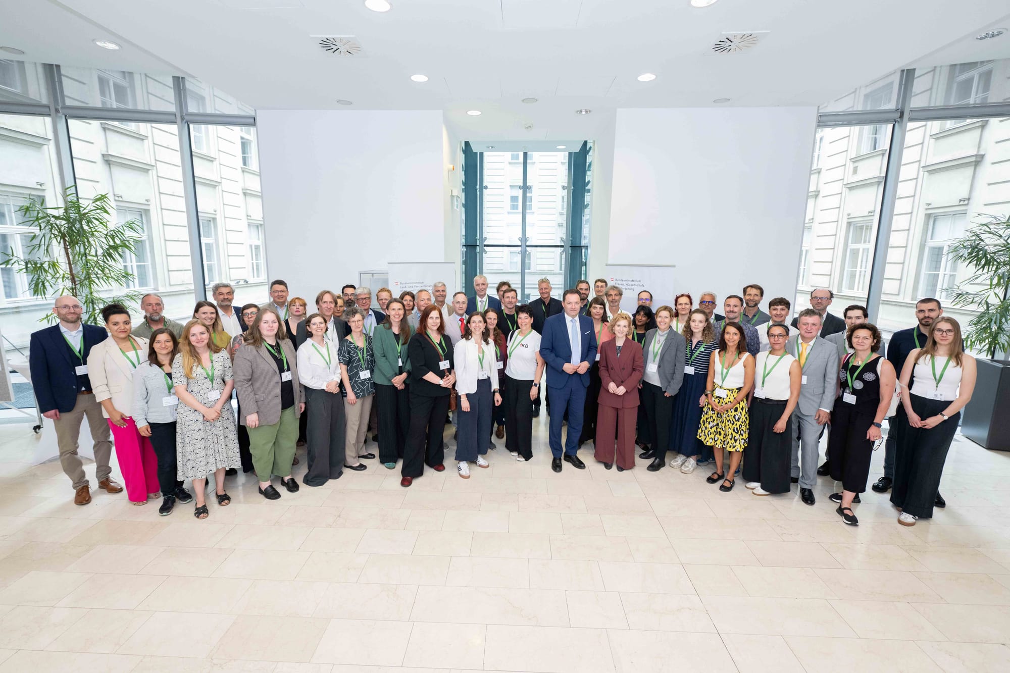 Preisträger:innen, Jury und Vertreter:innen der Ministerien beim Sustainability Award 2026