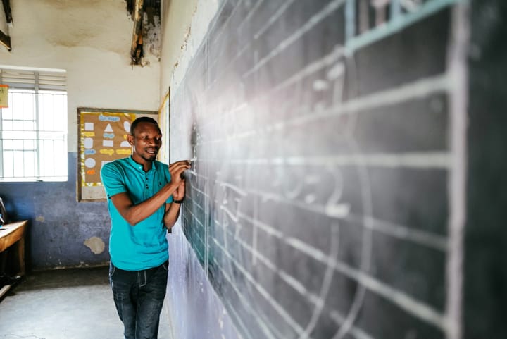 Die Hälfte der Weltjugend und viel zu wenige Lehrkräfte: 15 Universitäten stärken BNE-Lehrführungskompetenz in Subsahara-Afrika